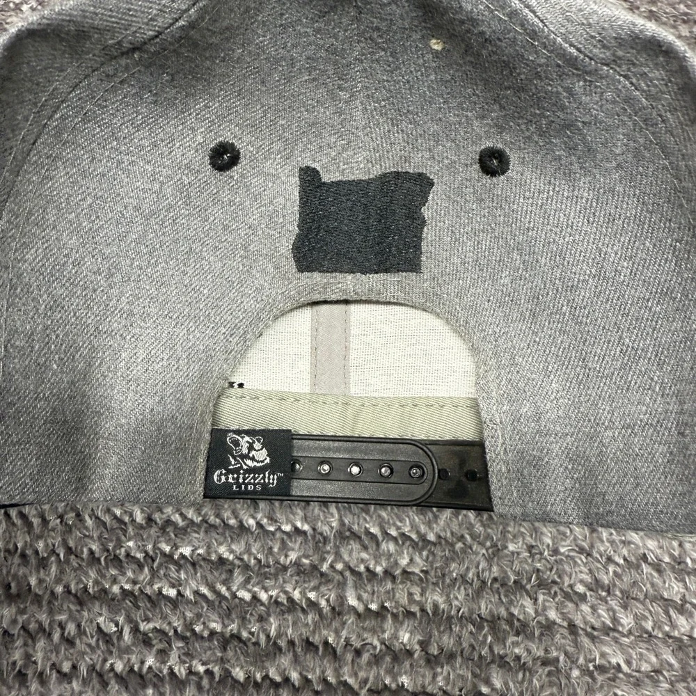 Grizzly Mens Oregon Flat Bill Snapback Hat Gray Black Embroidered State